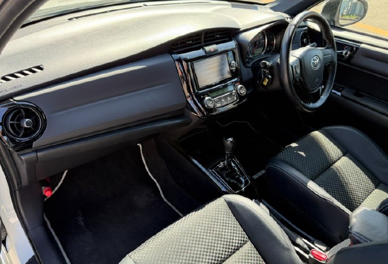 Toyota Corolla Fielder 2017 фото 4
