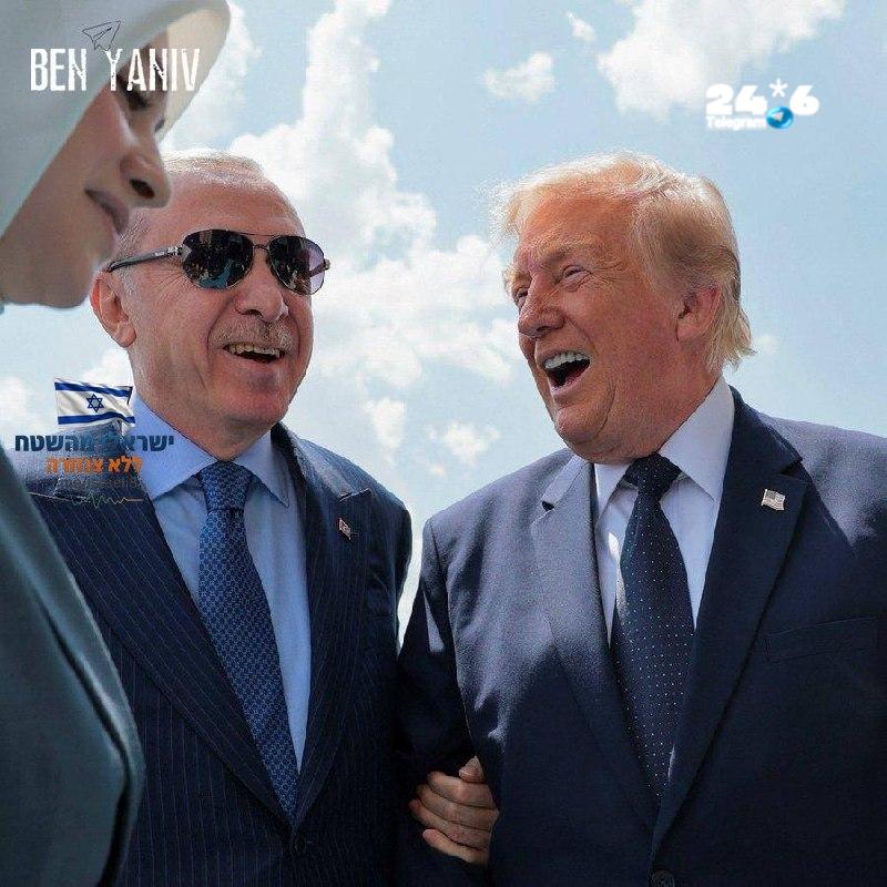 🇮🇱 והנה- גם לטראמפ הוא תופס את היד, למרגלות האייר פורס וואן הקטארי.