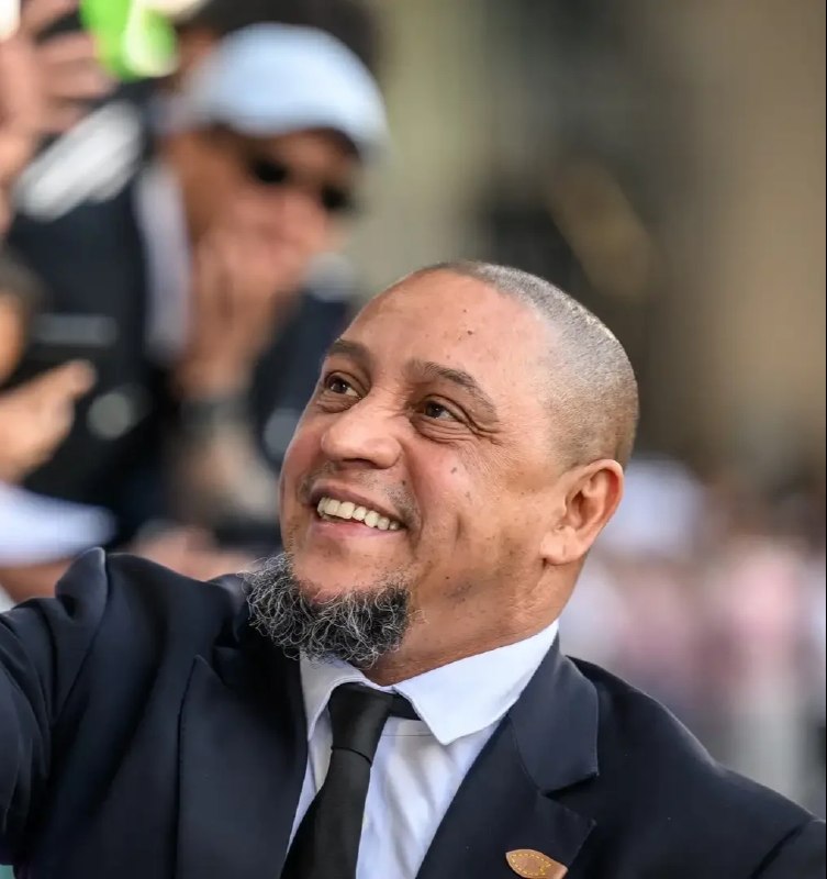 FIFA News 90: برای اسلام احترام زیادی قائلم🕋روبرتو کارلوس: دیدن همسرم موقع نماز خواندن زیباست، اما من مسلمان نشدهامکارلوس روز چهارشنب