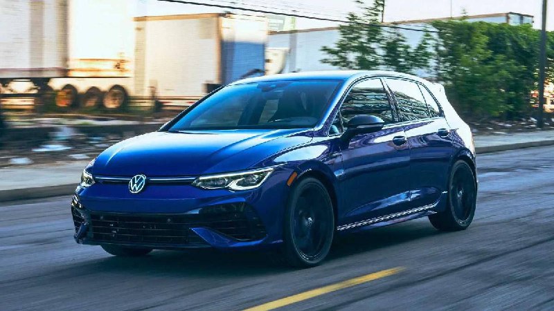 Спрос на VW Golf R с «механикой» взлетел почти в пять раз