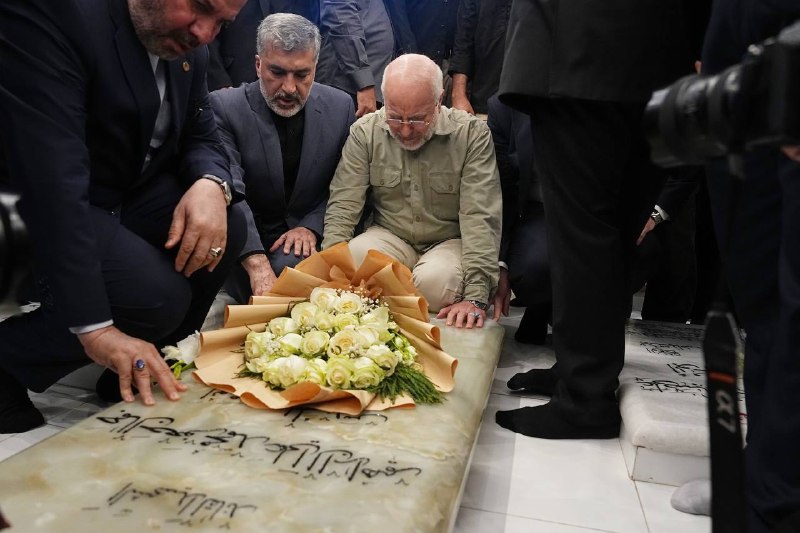 خبرگزاری صداوسیما: حضور قالیباف بر سر مزار ابومهدی المهندس در نجف@iribnews