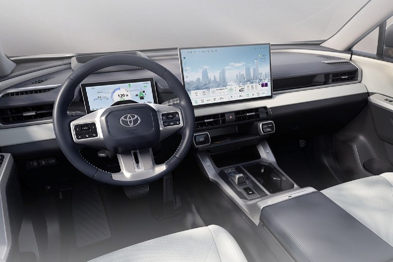 В Китае представили новый Toyota RAV4 с обычным ДВС 4