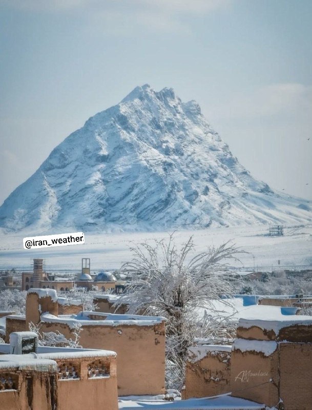 هواشناسی ایران: شهر تفت در یک روز برفیبرف در شهرهای گرمسیر چقد حس خوبی میده :))) @iran_weatherشهر تفت در یک روز برفیبرف در شهرهای گرمسیر