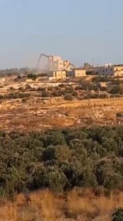 כוחות הכיבוש הרסו בית בן שלוש קומות השייך לפלסטיני מחמוד סולימאן אל-זוואהרה בכפר אל-מעסארה, דרומית לבית לחם.