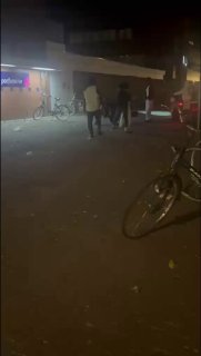 Агенти на ICE в Чикаго се изправиха срещу двама мъже, които ги следваха и записваха. Мисли? Следвайте ни - > LiveLeak
