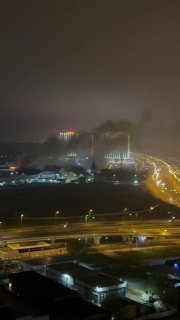 В Москве произошел пожар на территории Измайловского кремля — пламя охватило крышу одного из строений на Вернисажной улице. Площадь пожара — 200 квадратных метров, пишет ТАСС со ссылкой на МЧС.