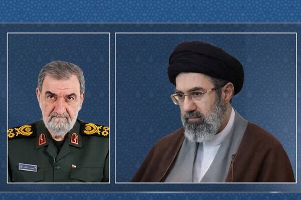 מנהיג המהפכה: הייאוש של האויב הוא אחד מפירות ההתנגדות הלאומית האייתוללה סייד מוג'טבה חמינאי, בפגישה עם האלו…
