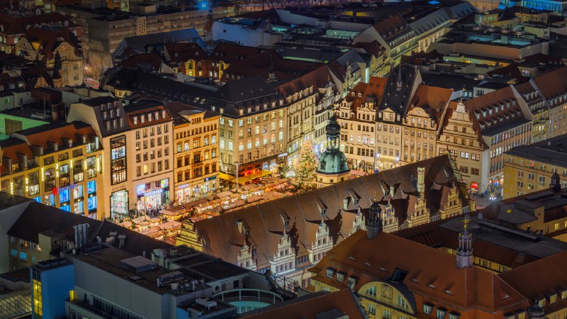 Twinkle all the wayChristmas market in Leipzig, Germany (© Krzysztof Baranowski/Getty Images)