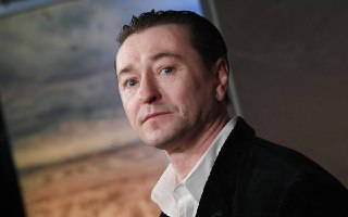 Суд в Москве запретил продавать карнавальные маски с лицом Сергея Безрукова — пресс-служба судов города Актер подавал иск к белгородской предпринимательнице Кристине Соболевской, которая продавала маски с его лицом на Wildberries и Ozon. Безруков потребова