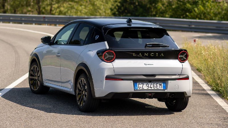 Lancia возродила спортивную линейку HF 5