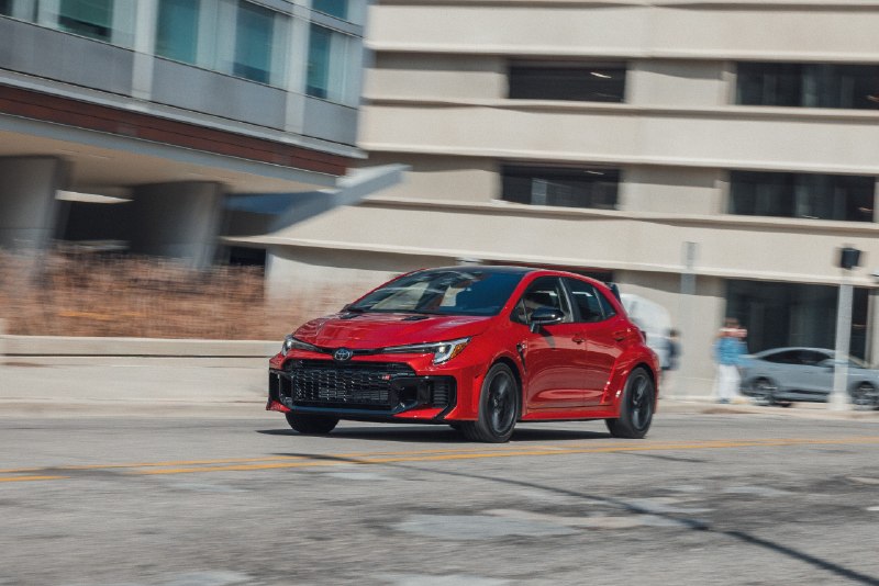🚗💨 Toyota GR Corolla пришёл в 2027‑й год с полной настройкой для гонок и город