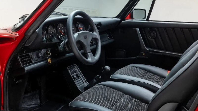 Уникальный Porsche 911 от Ruf уйдёт с молотка 7