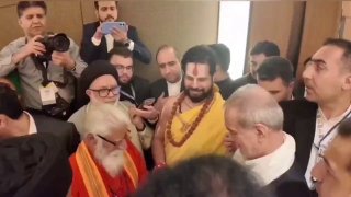 ماجرای شایعه پابوسی پزشکیان از راهب هندی که فورا تکذیب شد به‌تارگی فیلمی به‌سرعت در رسانه‌های هند با عنوان «پابوسی رئیس‌جمهور ایران از راهب هندی» دست‌به‌دست شد — جماران