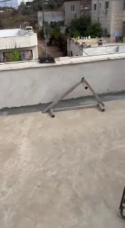 כוחות ישראל של ישראל I יורים על רכב פלסטיני במהלך תקיפה על הכפר נבי סאלח, במרכז הגדה המערבית .