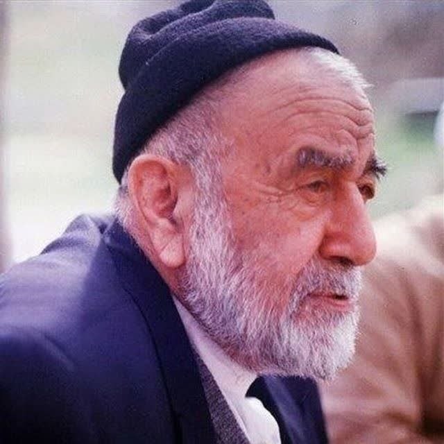 ❖ عرفان و آرامش ❖: 🌿 وقتی دست کسی را می‌گیری، به خودت خوبی می‌کنیفمن یعمل مثقال ذره خیراً یره؛ خوبی می‌کنی به خودت برمی‌گردد. حتی وقتی دست 