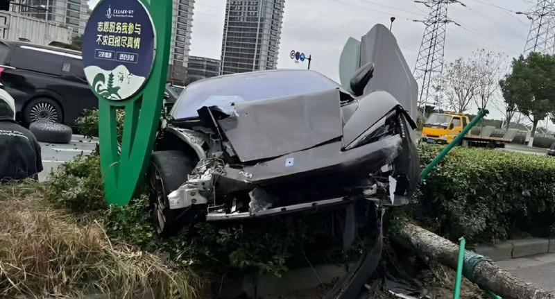 Суперкар BYD Yangwang U9 впервые попал в серьёзное ДТПВ Китае 29 января произошл