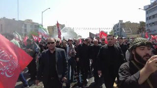 🎥 אחמד מדירי, שר שיתוף הפעולה, העבודה והרווחה השתתף בטקס הלוויתו של מר הרג איראן יחד עם מספר רב של אבלים.