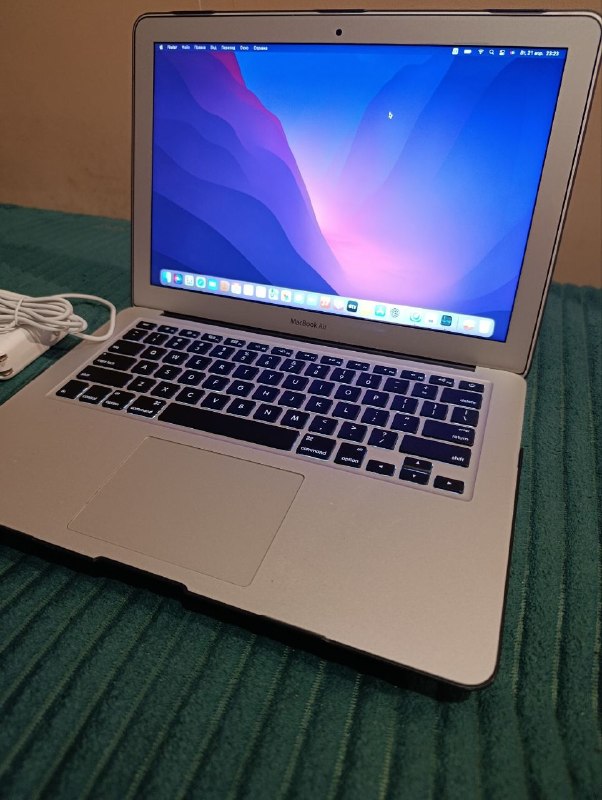 Продам MacBook Air 13» (2017) в отличном состоянии