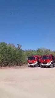 שוטרים ומומחי פינוי פצצות ביצעו פיצוץ מבוקר של מוקש מתקופת מלחמת העולם השנייה שהתגלה בנהר הדנובה בסלובקיה ב…