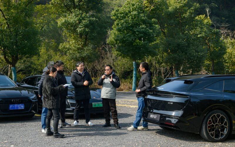 Zeekr испытывает универсал 007 GT вместе с электромобилями Audi и Porsche 3