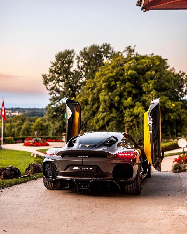 Koenigsegg Gemera 3