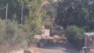 כוחות הכיבוש סוגרים כבישים צדדיים חקלאיים בעיירה סינג'יל, מצפון לרמאללה