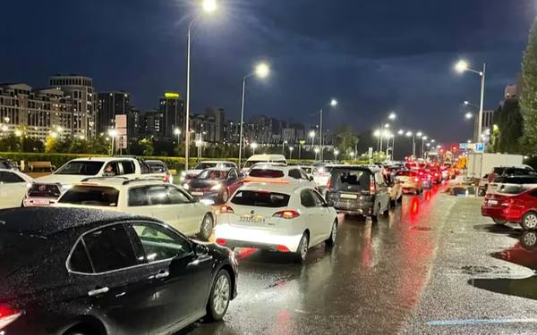 פקקי תנועה עקב תיקוני כבישים באסטנה: מה אומרים באקימאת ומתי לצפות שהרחובות ייפתחו מספר פרויקטי תשתית גדולים…