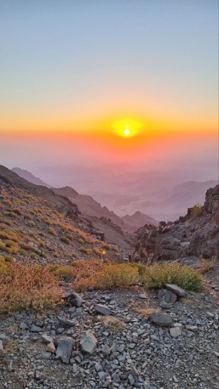 کانال خبری نطنز: طلوع خورشید از قله کرکسارسالی از حامد ملک سعیدی @natanz1394