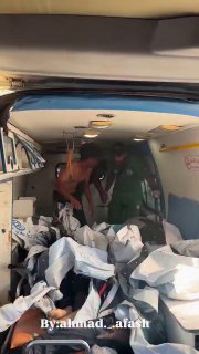 מראות מחרידים...הרגעים הראשונים לאחר הפצצת הכיבוש על בית קפה בנמל עזה, שהובילה להרג 6 ולפציעת אחרים.