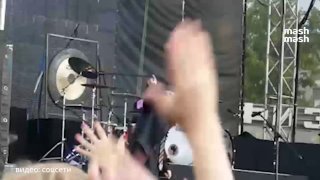 Организатор легендарного концерта Scorpions на полупустом стадионе в Липецке в 2008 году попал на 15 миллионов и лишился всего имущества — он залез в долги, чтобы привезти легенд рока, а получил долговое рабство для всей семьи на 6 лет. Дочь Максима сообщи