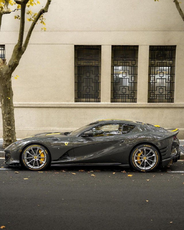 ferrari 812 competizione 2