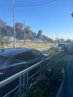 Два ребенка из одной семьи погибли в результате атаки беспилотников в Краснодарском крае, рассказал губернатор:«Атаке беспилотников подверглась гражданская инфраструктура и жилые дома в Ейском районе. <...> Двое взрослых находятся в больнице. <...