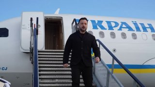 נשיא אוקראינה וולודימיר זלנסקי הגיע להולנד עם הצוות שלו לפגישה עם ראש הממשלה רוב ג'טן. "אנחנו נדון בשיתוף פ…