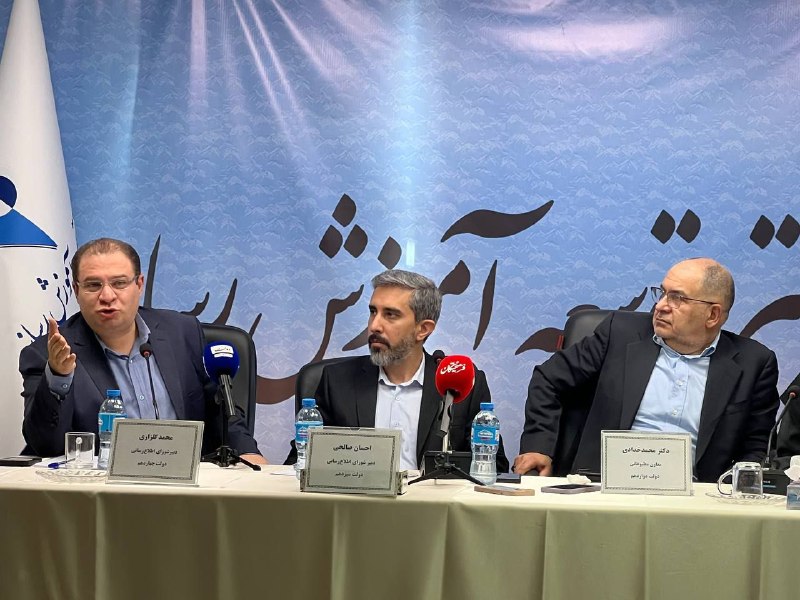 باشگاه روزنامهنگاران ایران: گزارش تصویری نشست بنبست اطلاعرسانی @JournalistsClub1گزارش تصویری نشست بنبست اطلاعرسانی @JournalistsClub1