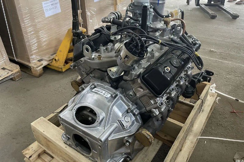 Интересный факт: самый дешевый бензиновый V8 в мире производится в России — это ЗМЗ-523 с карбюратор 2