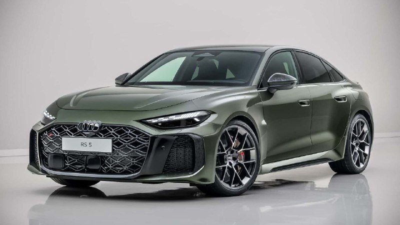 Audi официально представила новую RS5 B10 — сразу в двух кузовах: седан и универсал. Под капотом 2,9 7