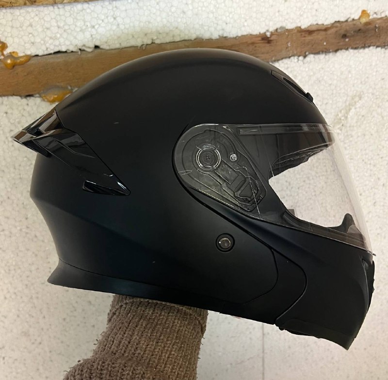 Продам экипировку : мотоботы 43 размер (мотоботинки) и шлем размер М-L