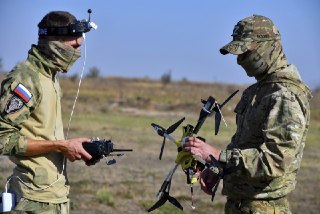 🌐  Санкции против производителей деталей для российских дронов и новые назначения в Украине. Что еще произошло к 21:10 мск:🔹 Война с Украиной. Украина поразила военный самолет Ту-95 в Энгельсе Саратовской области. Об этом заявили Владимир Зеленский и СБУ.Е