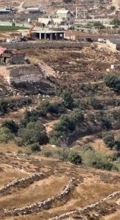 צה"ל מתחילים לבצע פעולות הריסה באזור חאלת אל-ורדה בעיירה בני נעים, מזרחית לחברון.