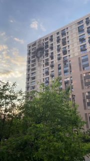 На Москву и Подмосковье совершена крупная атака беспилотников, погибли три человека и еще как минимум 17 человек пострадали, сообщают мэр Собянин и губернатор Воробьев. Они приводят такие данные:• За последние сутки сбито более 120 беспилотников.• При атак