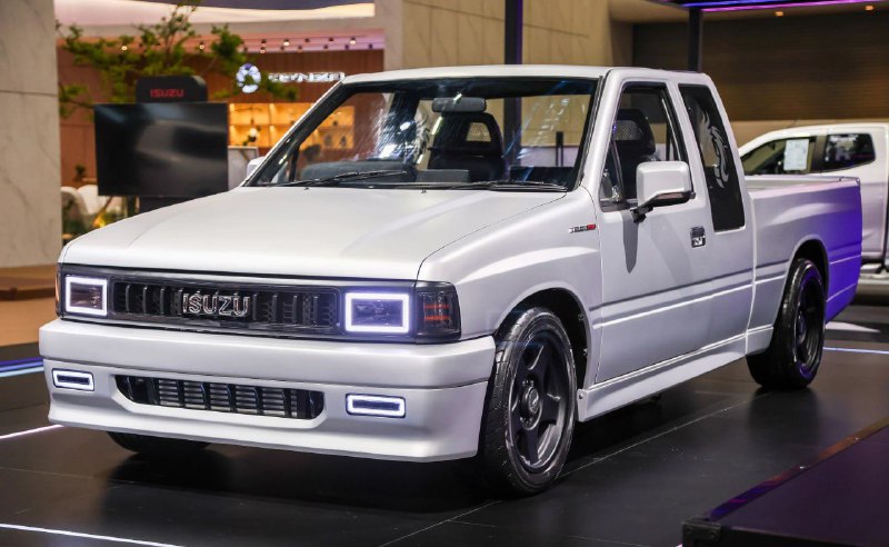 Компания Isuzu представила стильный рестомод Dragon Max 3