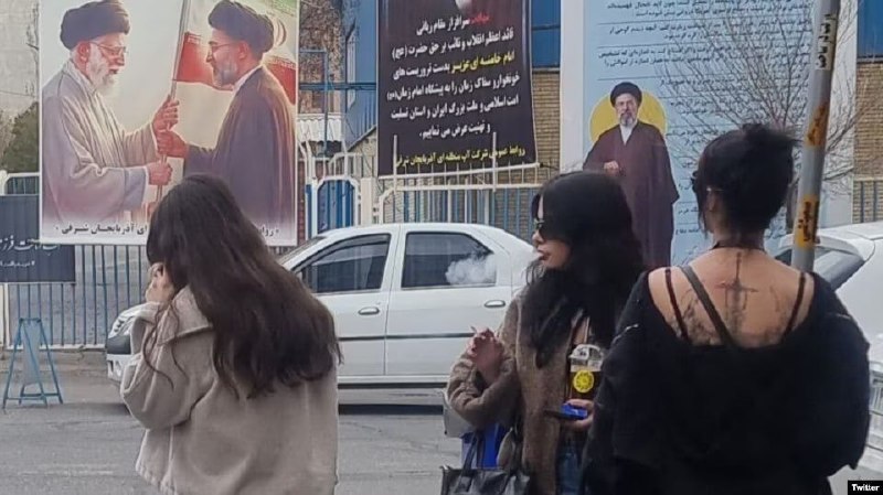 WPI حزب کمونیست کارگری ایران: گزارش سیانان از مقاومت زنان ایرانی در برابر تحمیل حجاببه نقل از دویچه وله به نظر میرسد حکومت ایران، دستکم تاکنون، از