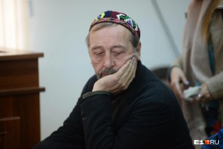 В Екатеринбурге умер драматург Николай Коляда — «Е1.ру», «Уралинформбюро»На днях его госпитализировали, сперва появилась информация о проблемах с желудочно-кишечным трактом. Но позднее сестра драматурга рассказала, что там ничего не нашли, а у него воспале