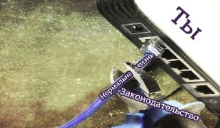 В Москве пятый день фиксируются проблемы с интернетом. Жители жалуются на перебои с сотовой связью и Wi-Fi в центре города, пишет MSK1.В более отдаленных районах ЦАО мобильный интернет открываются лишь некоторые сайты из «белого списка», уточняет «Код Дуро