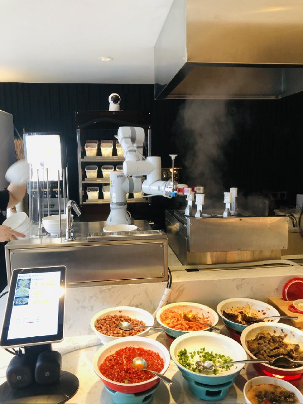 继机器人咖啡，机器人冰淇淋后机器人煮面