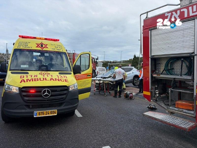 🇮🇱 צעיר בן 22 נפצע קשה בתאונת דרכים בין משאית לרכב בכביש 67 סמוך לצומת שפיה. כוחות מד"א העניקו לו טיפול ר…