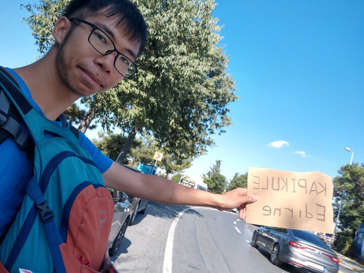 Hitchhking過境驚魂 [You need a car to cross the border]