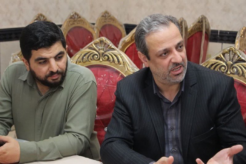 طلیعه امید ملایر: #گزارش_تصویریمراسم تجلیل از خبرنگاران به میزبانی اداره فرهنگ و ارشاد اسلامی ملایرسعید کتابی، فرماندار ملایر، در جمع خبرن