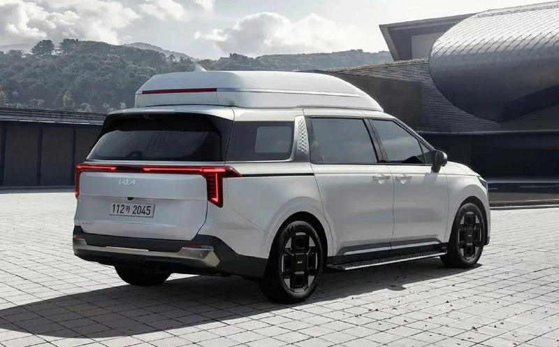Обновленная Kia Carnival получила люксовую версию 3