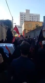 המונים בסמטאות המובילות לרחוב האימאם רזה (עליו השלום) במשהד